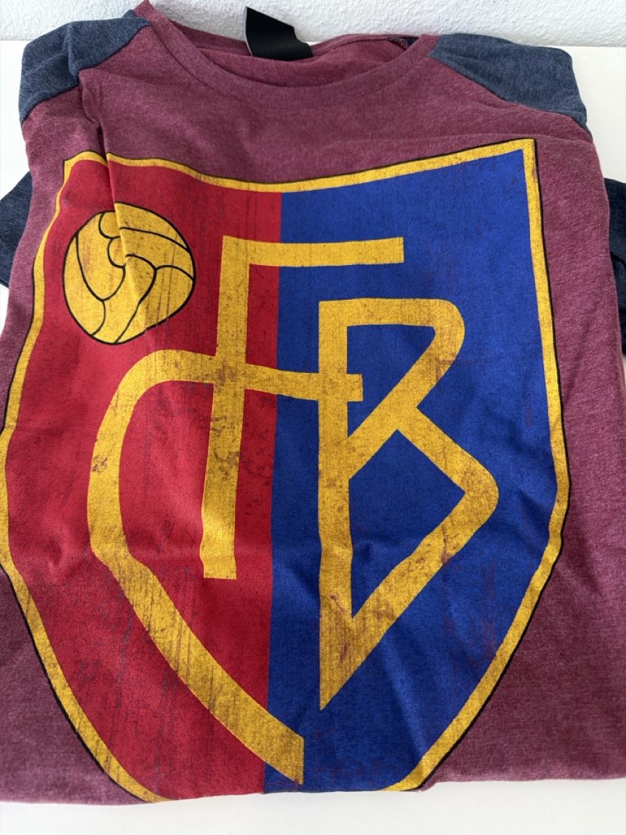 FC Basel T-shirt: FC Basel Wappen – Nuovo (secondo la descrizione) da Gelterkinden venduto da LPKAL