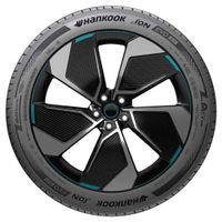 4 neuwertige Reifen Hankook ION Evo 235/55 18 Zoll vom Tesla