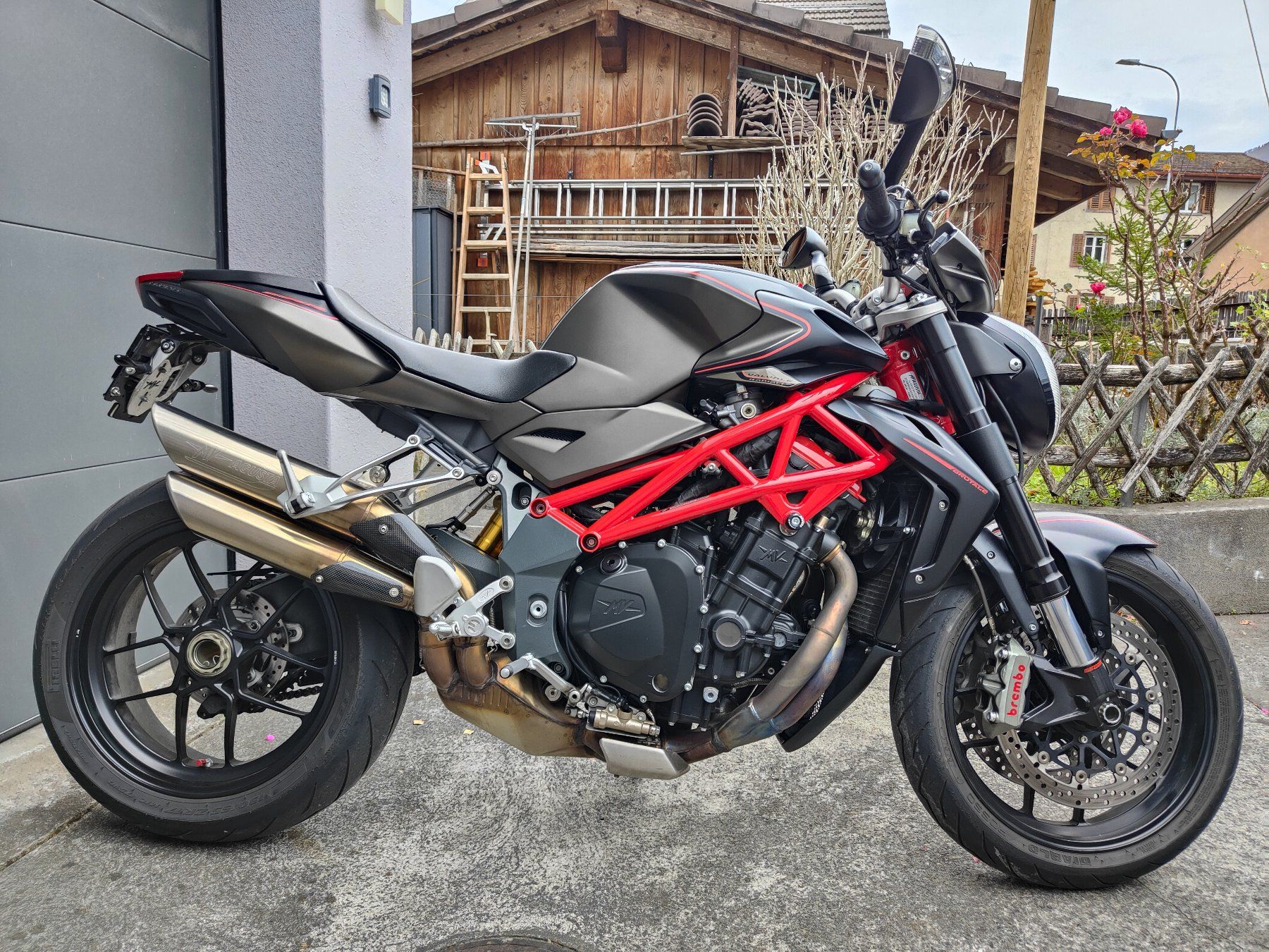 MV Agusta Strada: MV Agusta Brutale 1090RR, Jg. 2012 – Usato da Oberurnen venduto da Soola