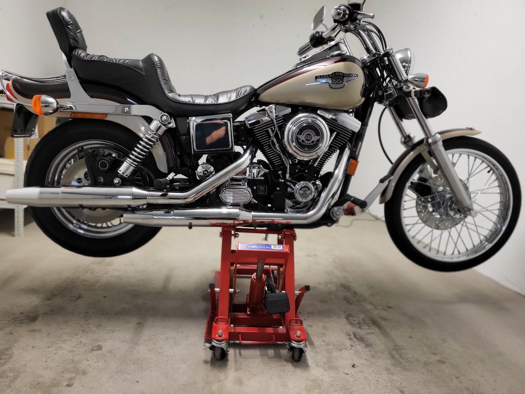 Harley-Davidson Chopper: HARLEY-DAVIDSON FXDWG Dyna Wide Glide 95 TH Anniversary – Gebraucht aus Thal von roeli57 9