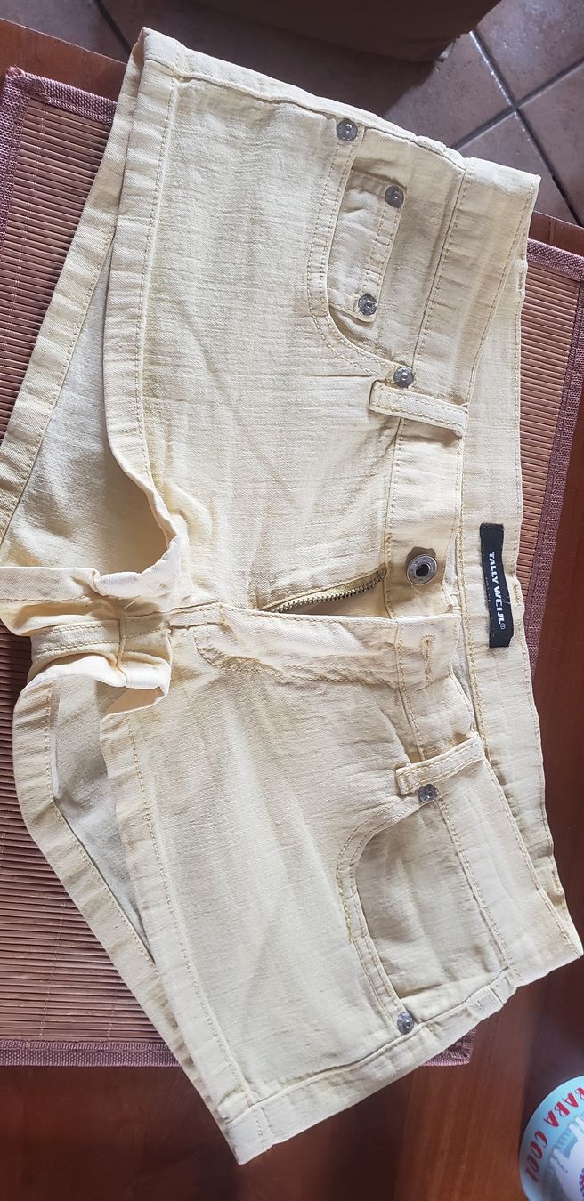 Jeans: Mini short jaune pastel – Usato da Le Séchey venduto da Jill93