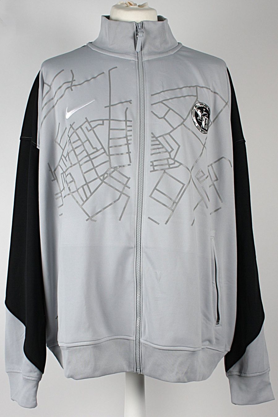 Nike Giacche: NIKE Trainerjacke YB x Hässig XXL – Usato da Zollikofen venduto da Restwert_Zollikofen