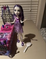 Monster High Spectra G1 mit Puppe und Zubehör guter Zustand