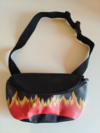 Bauchtasche mit Flammenmuster