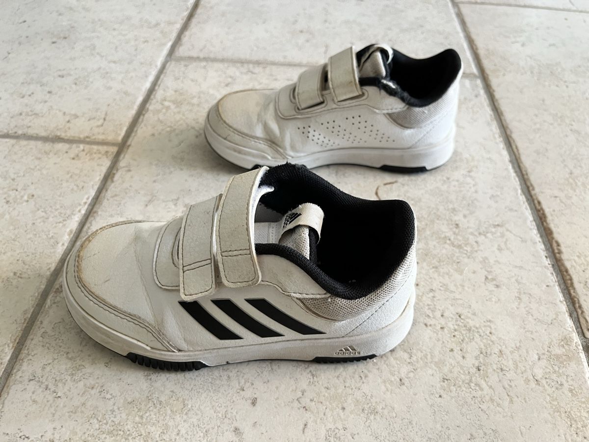 Adidas Chaussures garçon: Gebrauchte Adidas Turnschuhe  – D'occasion à Wettingen par epe_9vbf