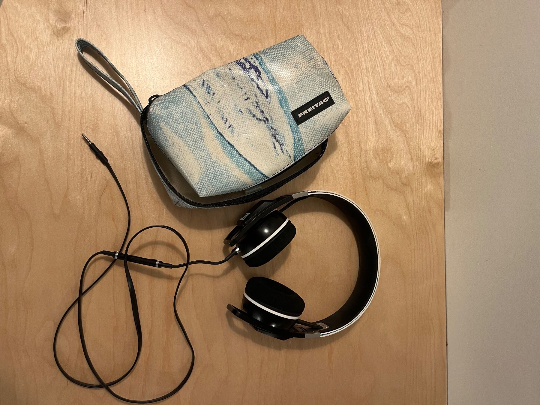 Sennheiser Cuffie: SENNHEISER x FREITAG Over-Ear Kopfhörer – Usato da Basel venduto da janouu