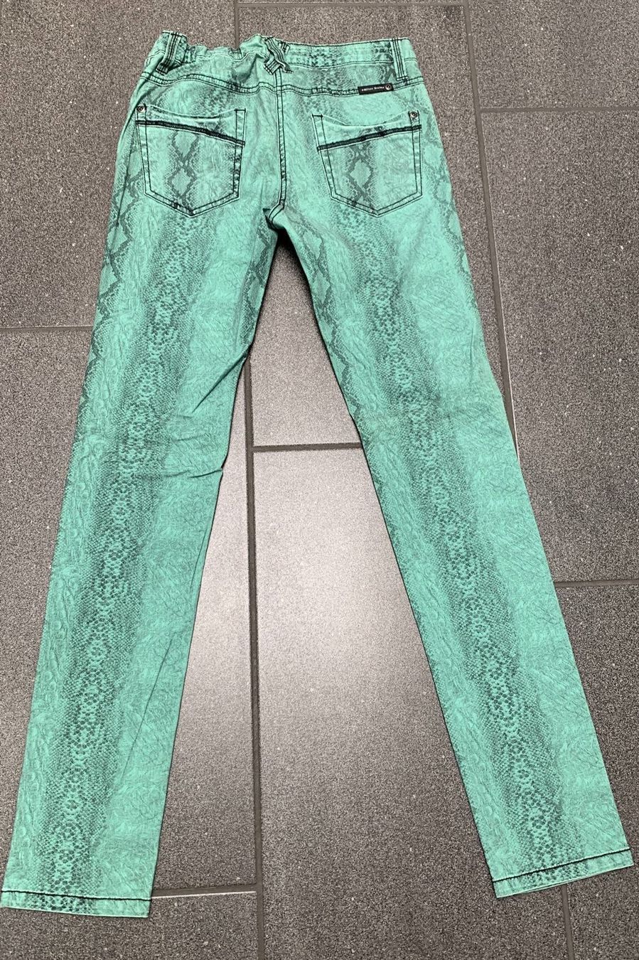 S.Oliver Pantaloni: S.Oliver-Jeans, Gr. 170, nagelneu – Nuovo e nell'imballaggio originale da Hünenberg See venduto da spartakus02 1