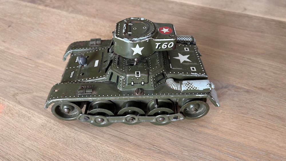 Antiker Gama T.60 Panzer defekt  1