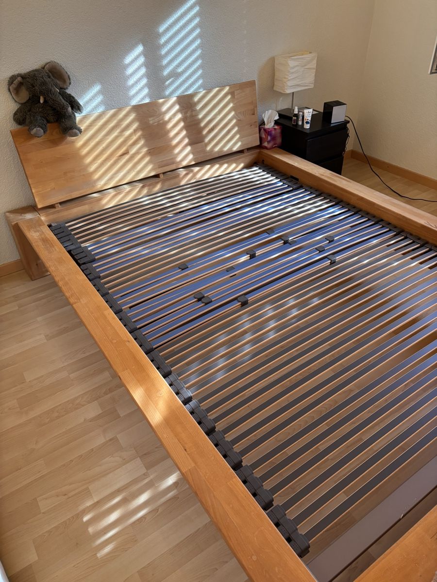 Betten: Bettgestell 140x200cm – Gebraucht aus Busswil BE von jas_578y 2