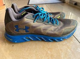 Under Armour Spine Venom (size 42)