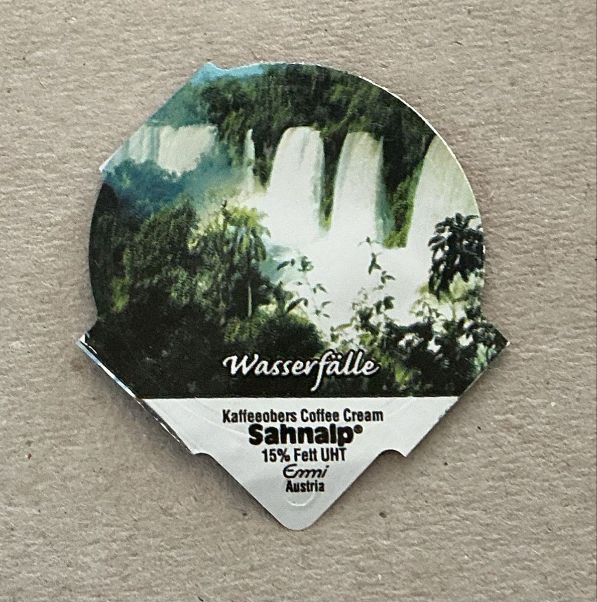 Kaffeerahmdeckel: A-47 B - Wasserfälle, Riegel – Gebraucht aus Allschwil von gewuerznelke