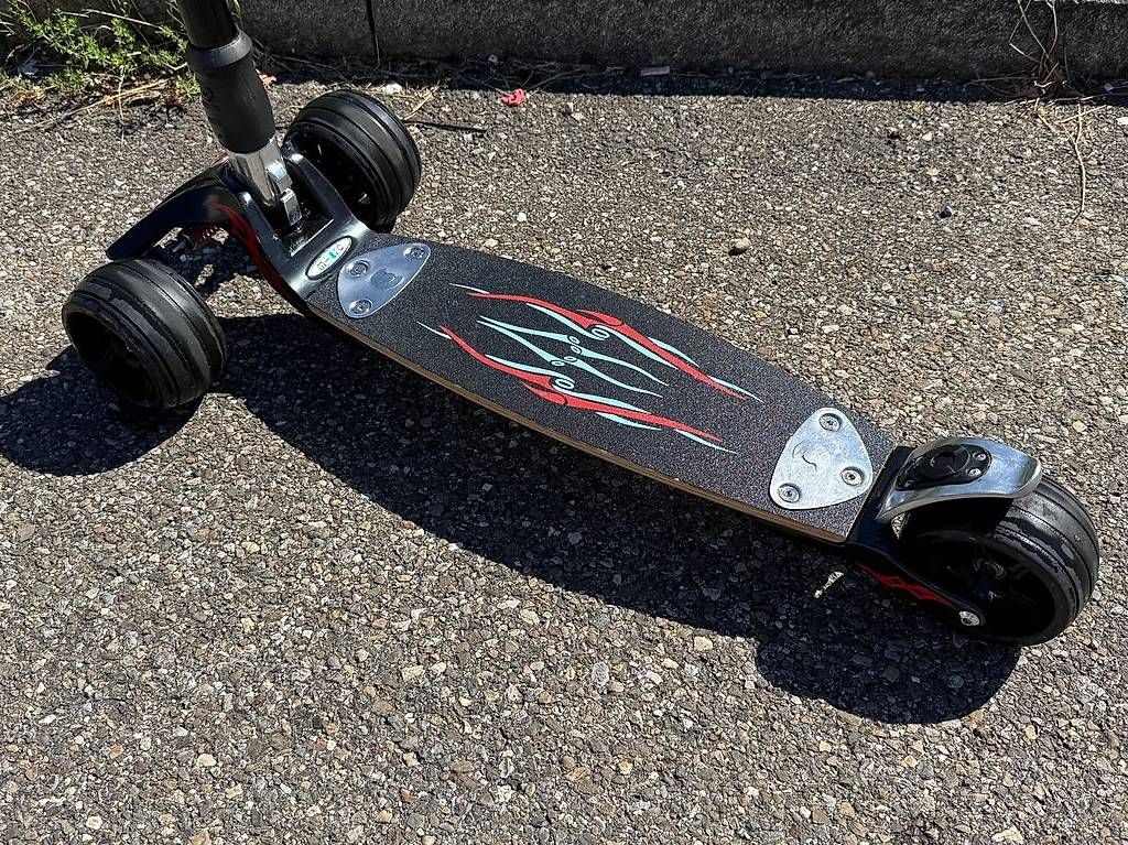 Kickboard: Micro Mobility Systems Kickboard Monster Black – D'occasion à Regensdorf par Crazyblood 3