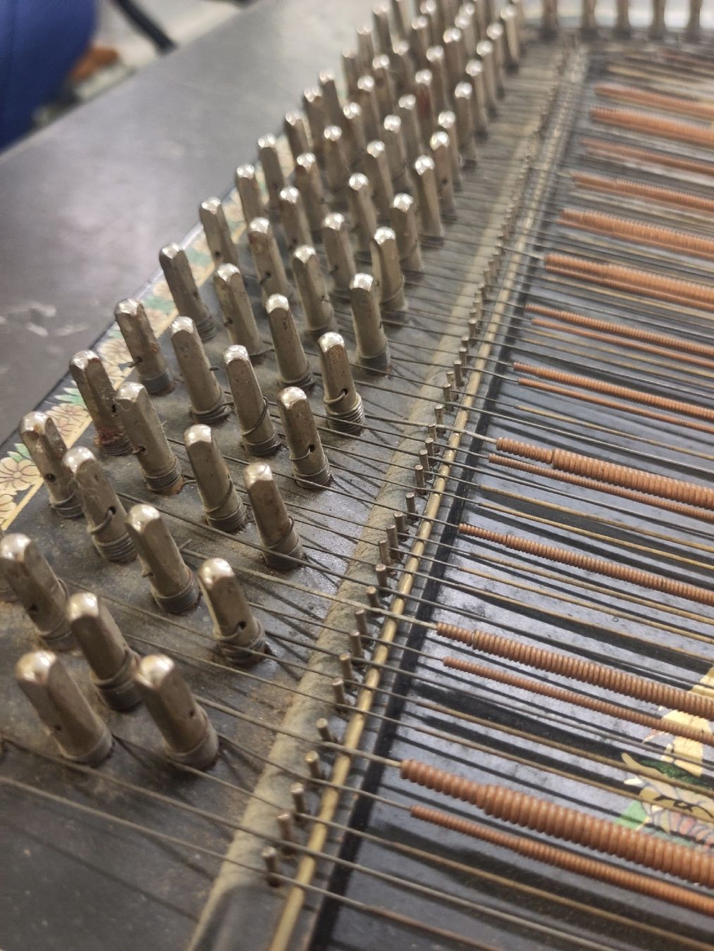 Strumenti musicali: Antiker Zither Helvetia – Usato da Pratteln venduto da Cartonsducoeur_bl 8