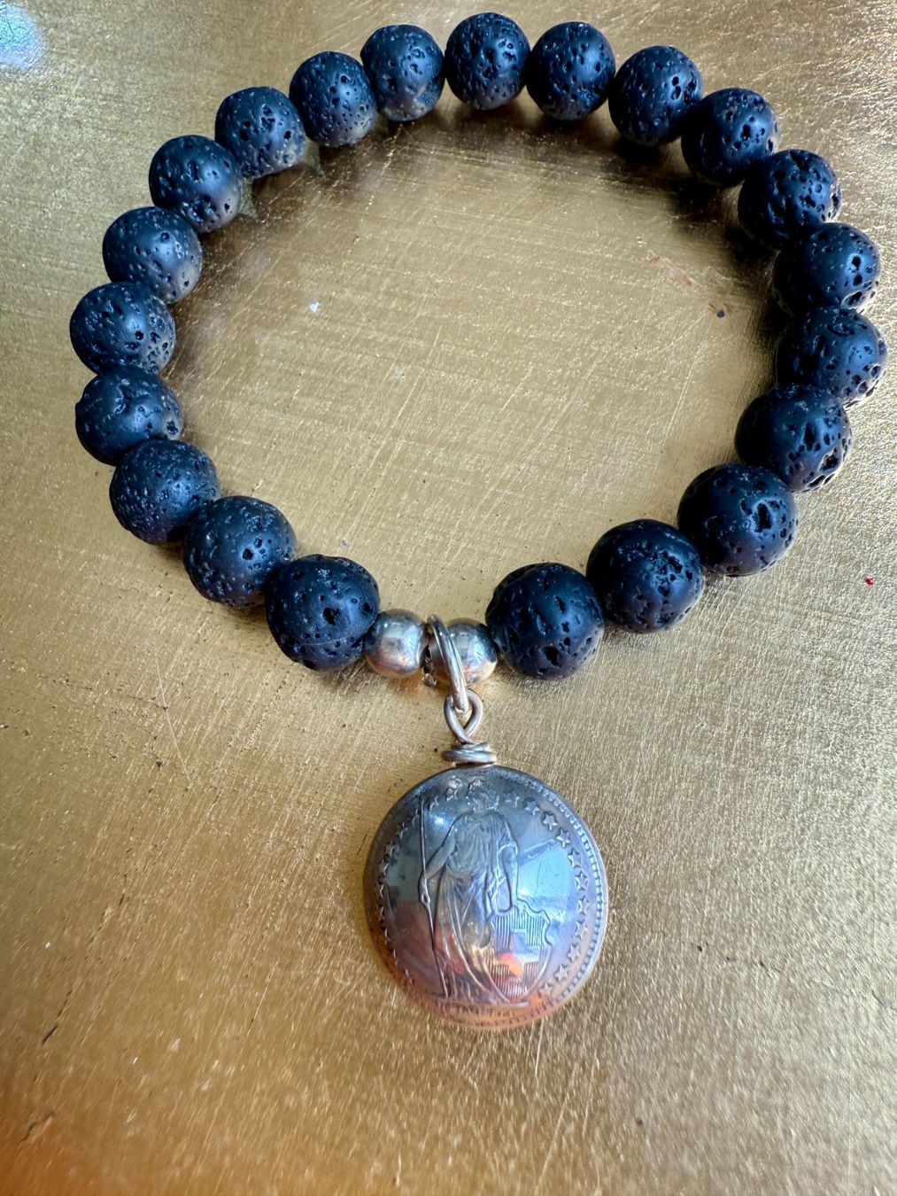 Armbänder & -reifen: Tolles Lavasteinarmband mit echter Schweizer Silbermünze – Neu (gemäss Beschreibung) aus Maienfeld von Cmicky