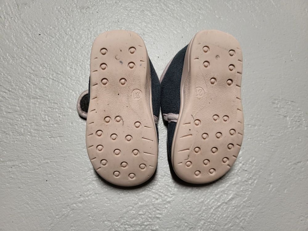 Chaussures filles: Graublaue Hausschuhe Grösse 21 - ***TOP-ANGEBOT*** – D'occasion à Hefenhofen par Ramon85 6