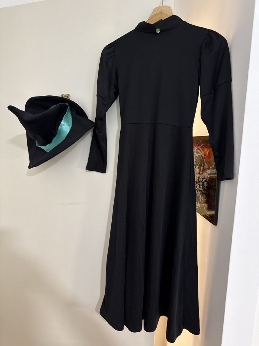 Costumi: Witch costume 7-9 years – Usato da Genève venduto da hai_2rp8