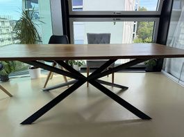 Esstisch aus Holz