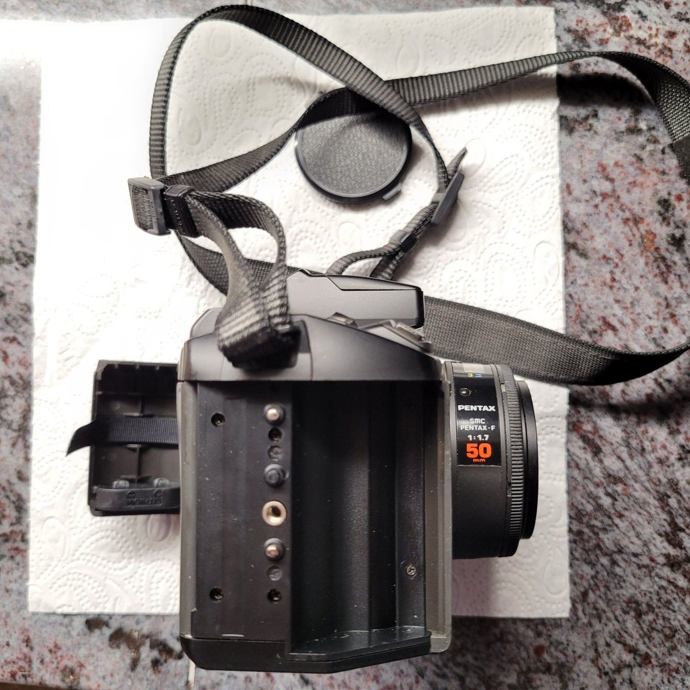 Pentax Fotocamera: Pentax SFX Analogkamera mit Objektiv und Gurt – Difettoso da Dörflingen venduto da tucson16 6