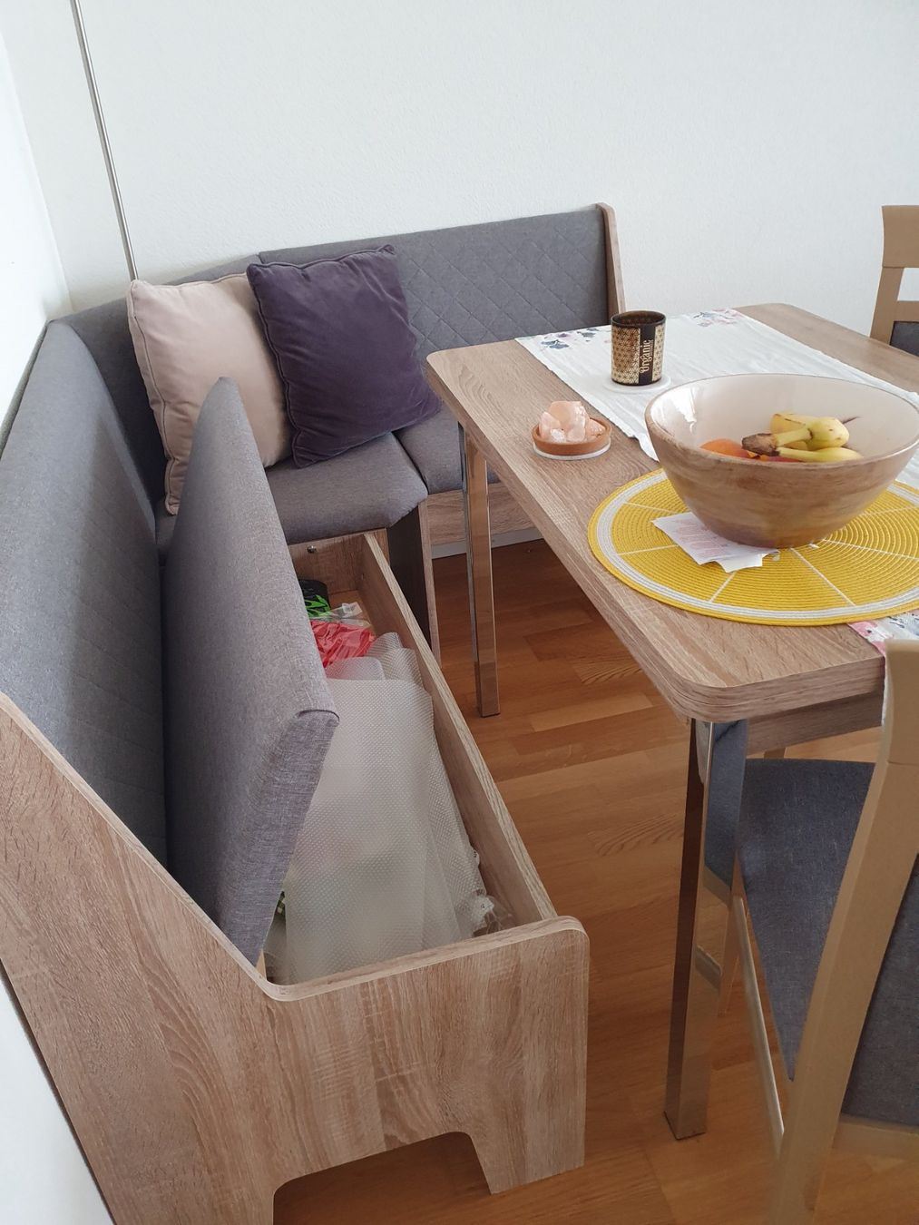 Set di tavolo e panche: Küchenecke und Tisch – Usato da Herrenschwanden venduto da divanova 3
