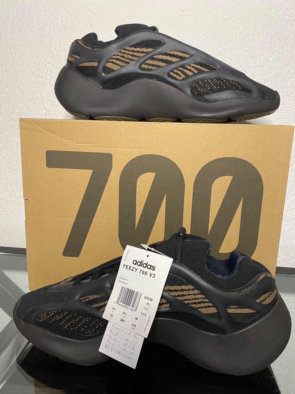 Nike Scarpe da uomo: YEEZY 700 V3 CLAY BROWN – Nuovo e nell'imballaggio originale da Obersaxen venduto da Bob-omb 2