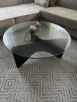 Couchtisch rund mit Glasplatte und schwarzem Gestell