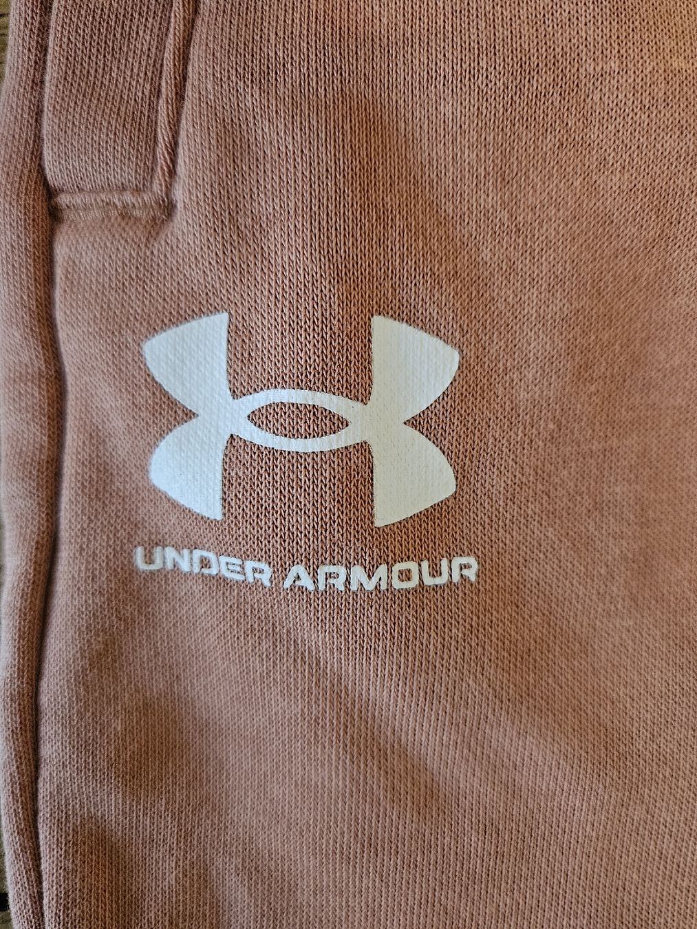 Under Armour Pantaloni: Under Armour Trainingshose – Usato da Mollis venduto da kaleidoscope 1