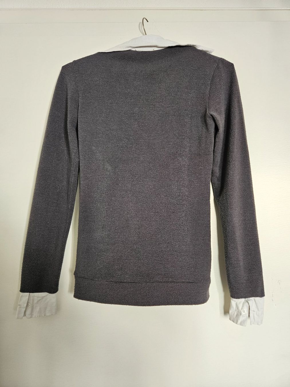 Tops: Langarm-Oberteil grau mit Fake-weisser Bluse Gr.S/M – Gebraucht aus Schaffhausen von sabrina915 5