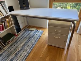 Design Schreibtisch mit Korpus aus Wohnungsauflösung ab 1.00