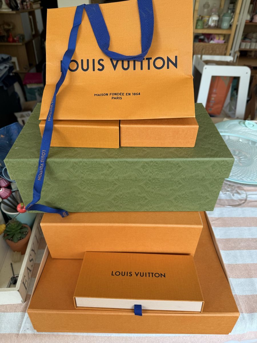 Louis Vuitton Taschen für Damen: Set of louis vuitton and gucci boxes – Gebraucht aus Mendrisio von ketolin