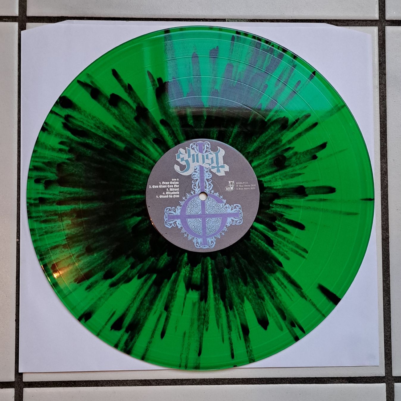 Dischi in vinile: Ghost - Opus Eponymous Original 2010 Slpatter Vinyl Green/Bl – Usato da Solothurn venduto da Temple_of_Triton 4