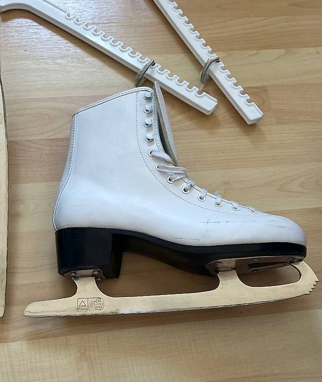 Pattini da ghiaccio: Schlittschuhe Gr 41 – Usato da Chur venduto da petang 1