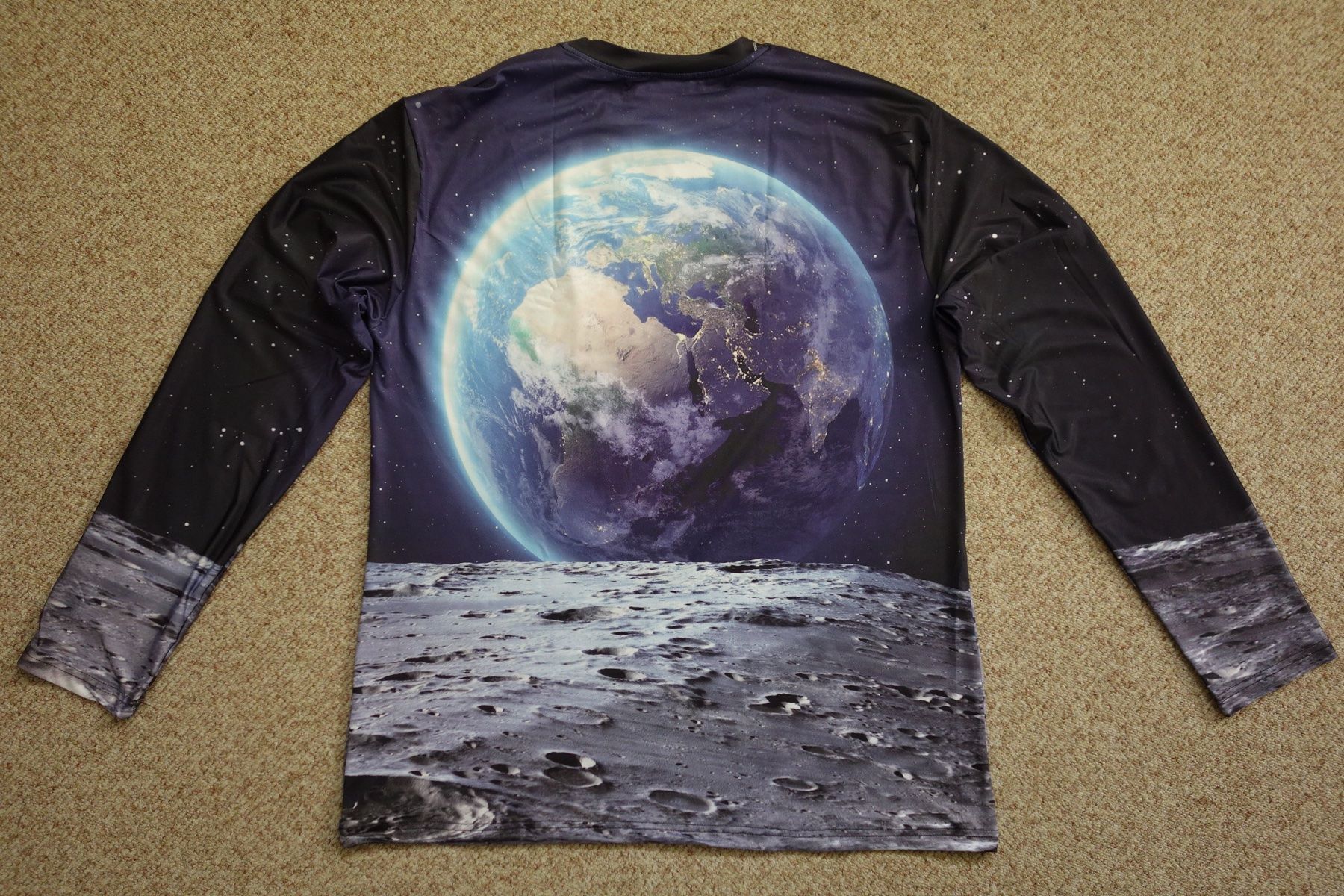 T-shirt: Langarm-Shirt Full-Print Planet – Nuovo (secondo la descrizione) da Thun venduto da Bluecat238