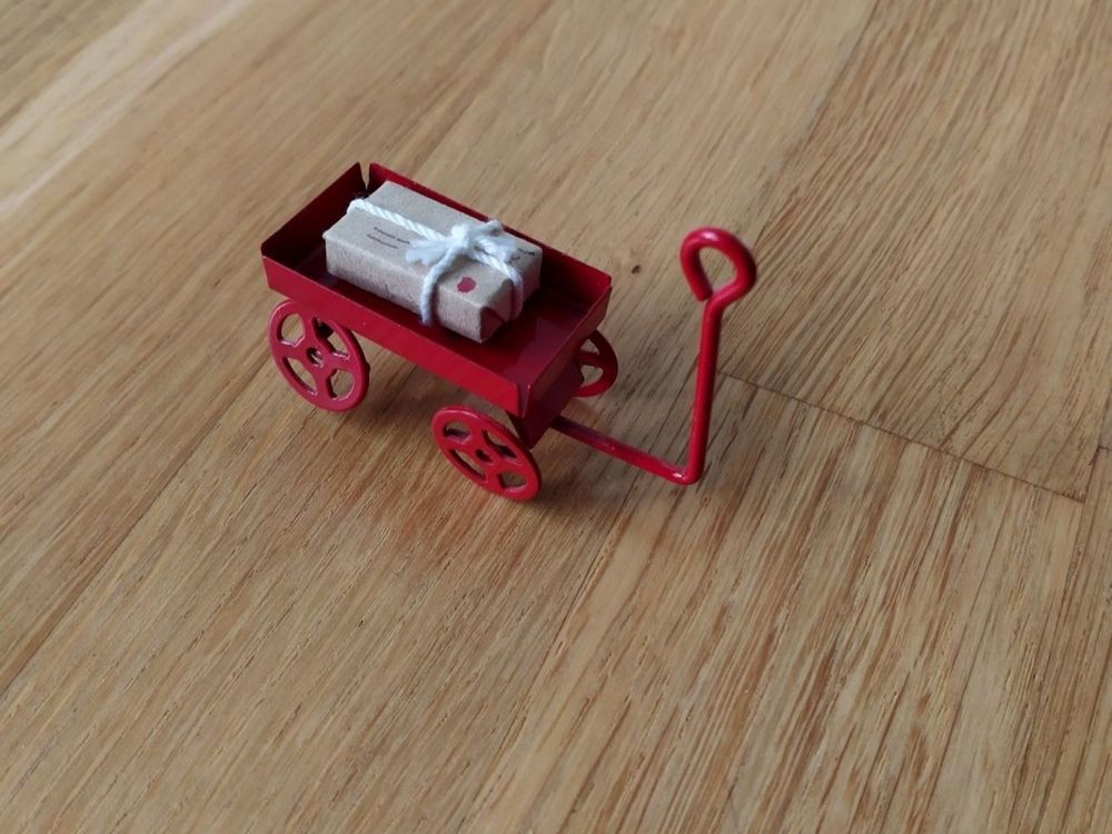 Jouets: Mini Wagen mit Geschenk – D'occasion à Zürich par ml0_dch5