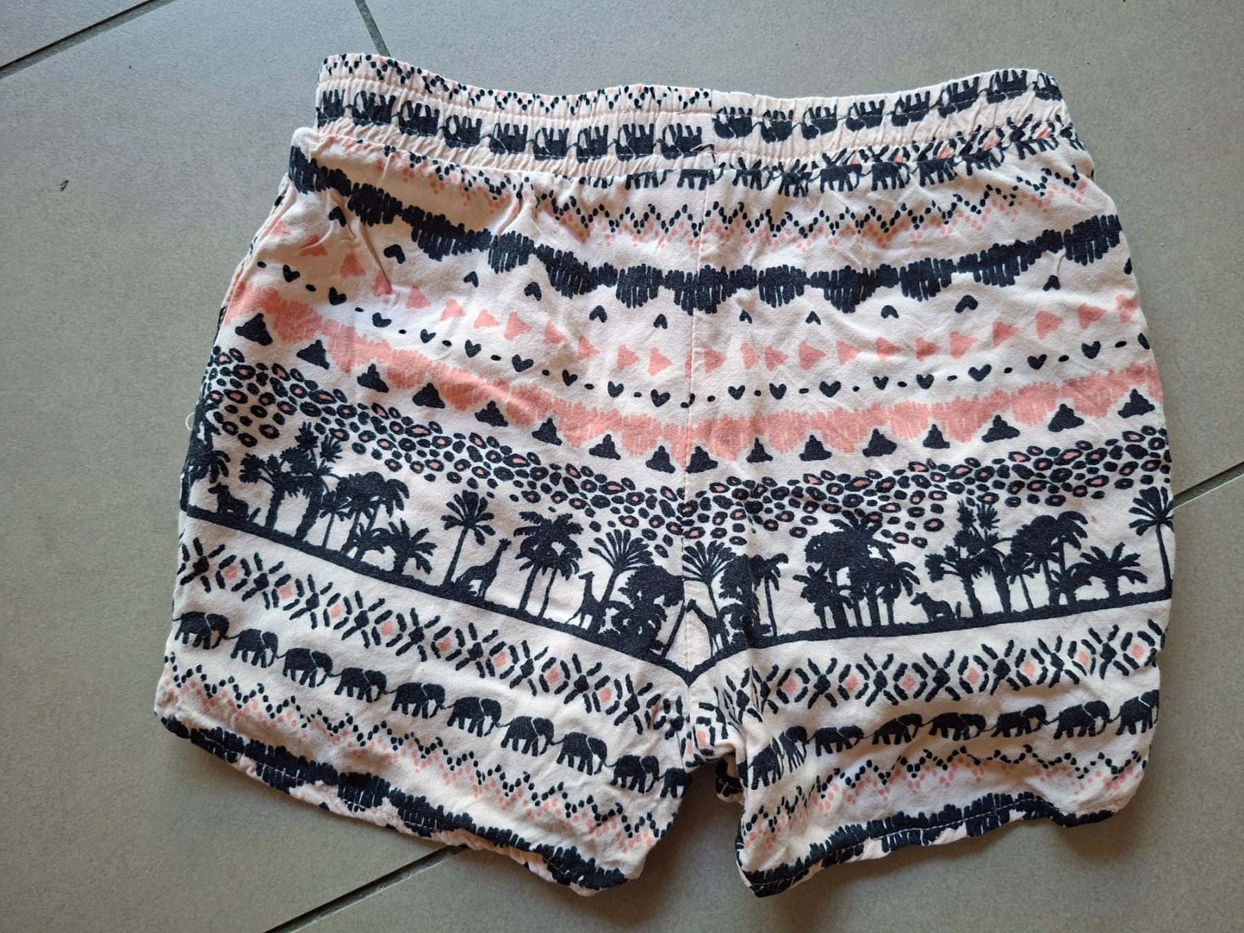 Pantalons: Kurze Hose Mädchen Gr. 104 – D'occasion à Erlinsbach par pfunky 1