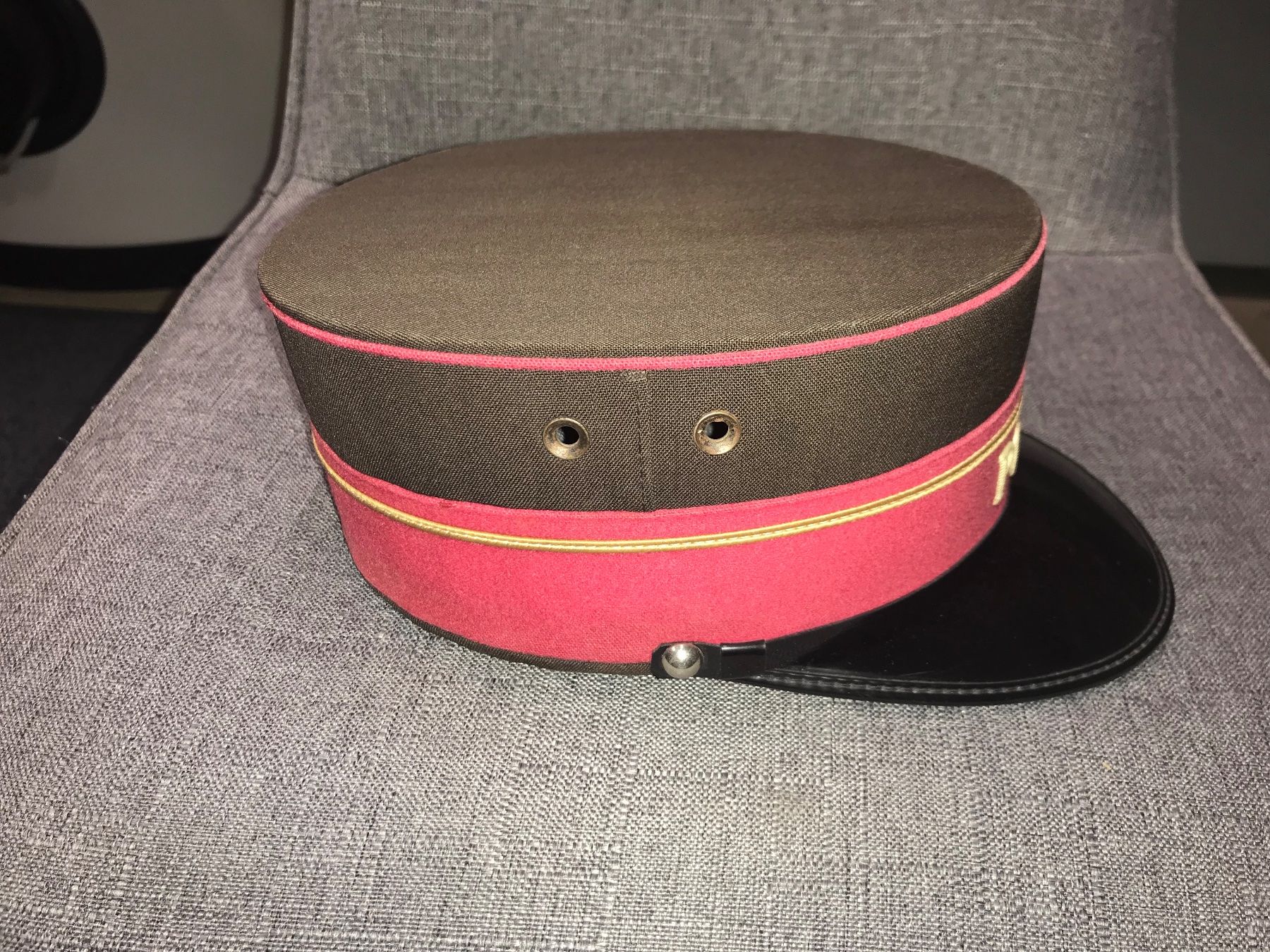 SBB/CFF/FFS Uniformi: SBB Porteur Mütze – Usato da Erschwil venduto da Freitag1 1