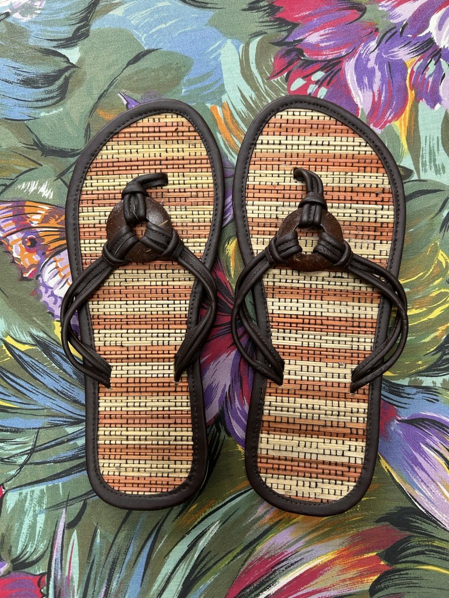 Flipper: Braune Flip Flops Grösse 38 – Usato da Emmen venduto da Carbru