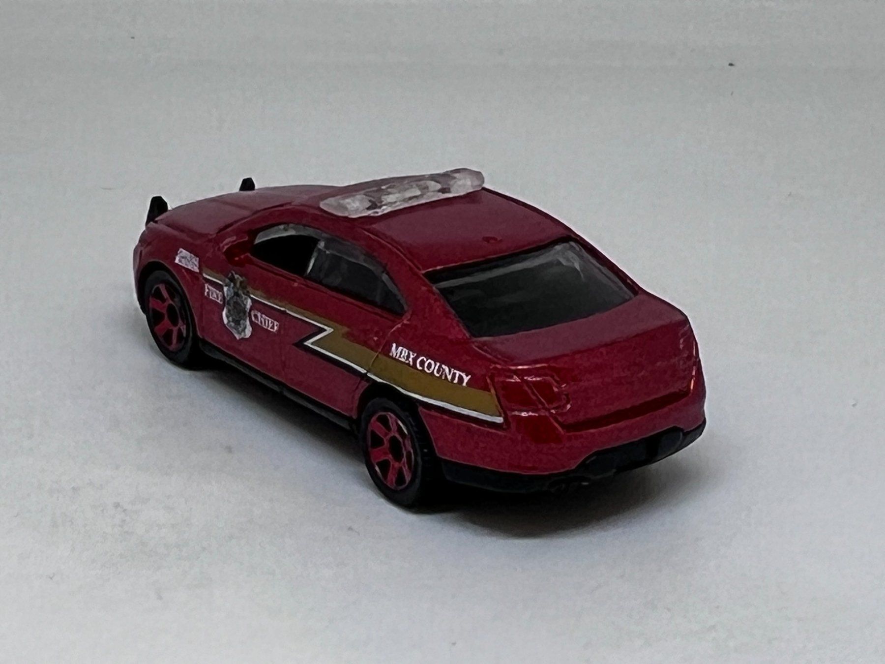 Matchbox Modellini d'auto: Matchbox Ford Police Interceptor #725 – Usato da Wildegg venduto da LaaBoutique 2