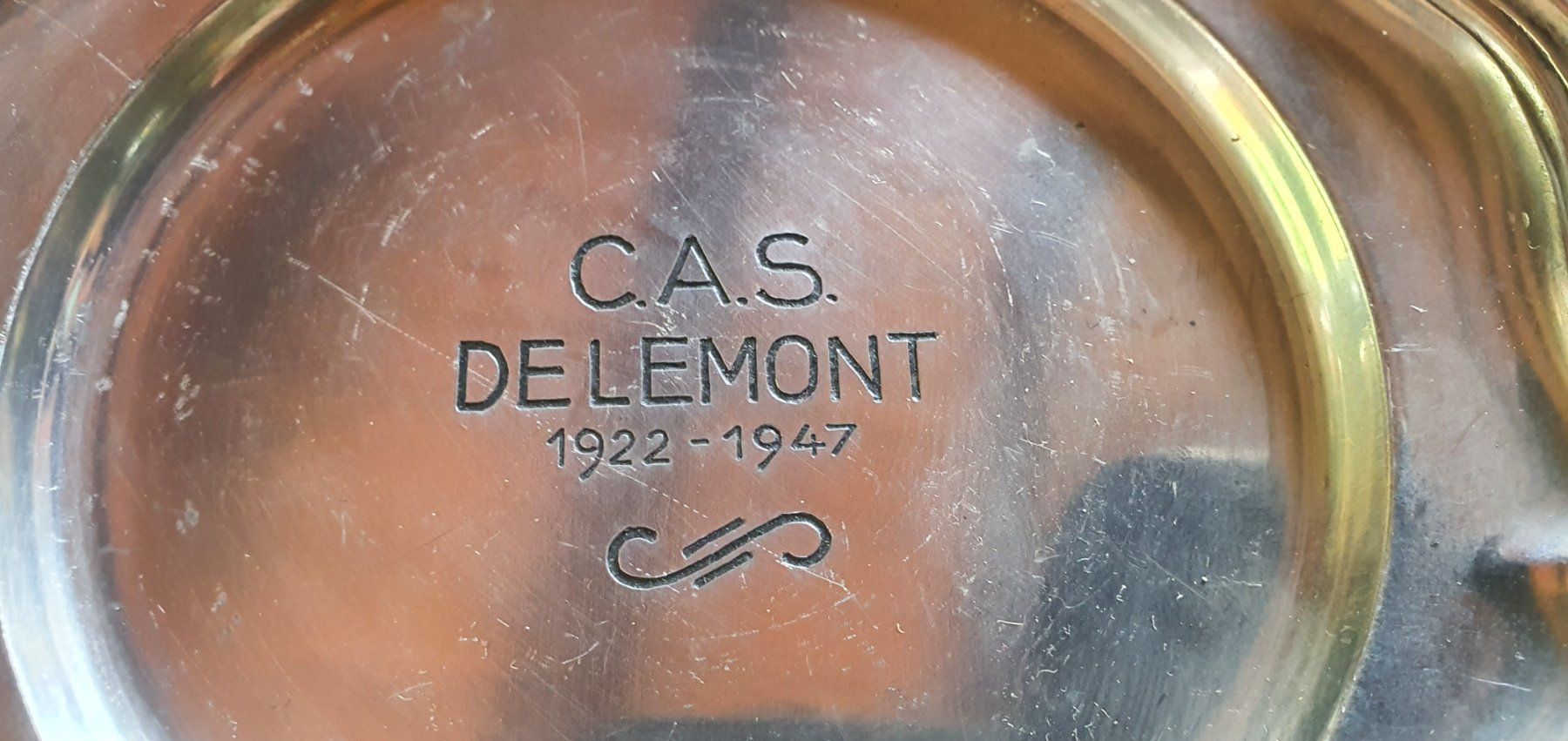 Tutte le decorazioni: Plateau en étain CAS Delémont – Nuovo (secondo la descrizione) da Moutier venduto da Matteoleroux 1