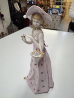Graefenthal Porzellan Figur, Dame mit Blumenkorb