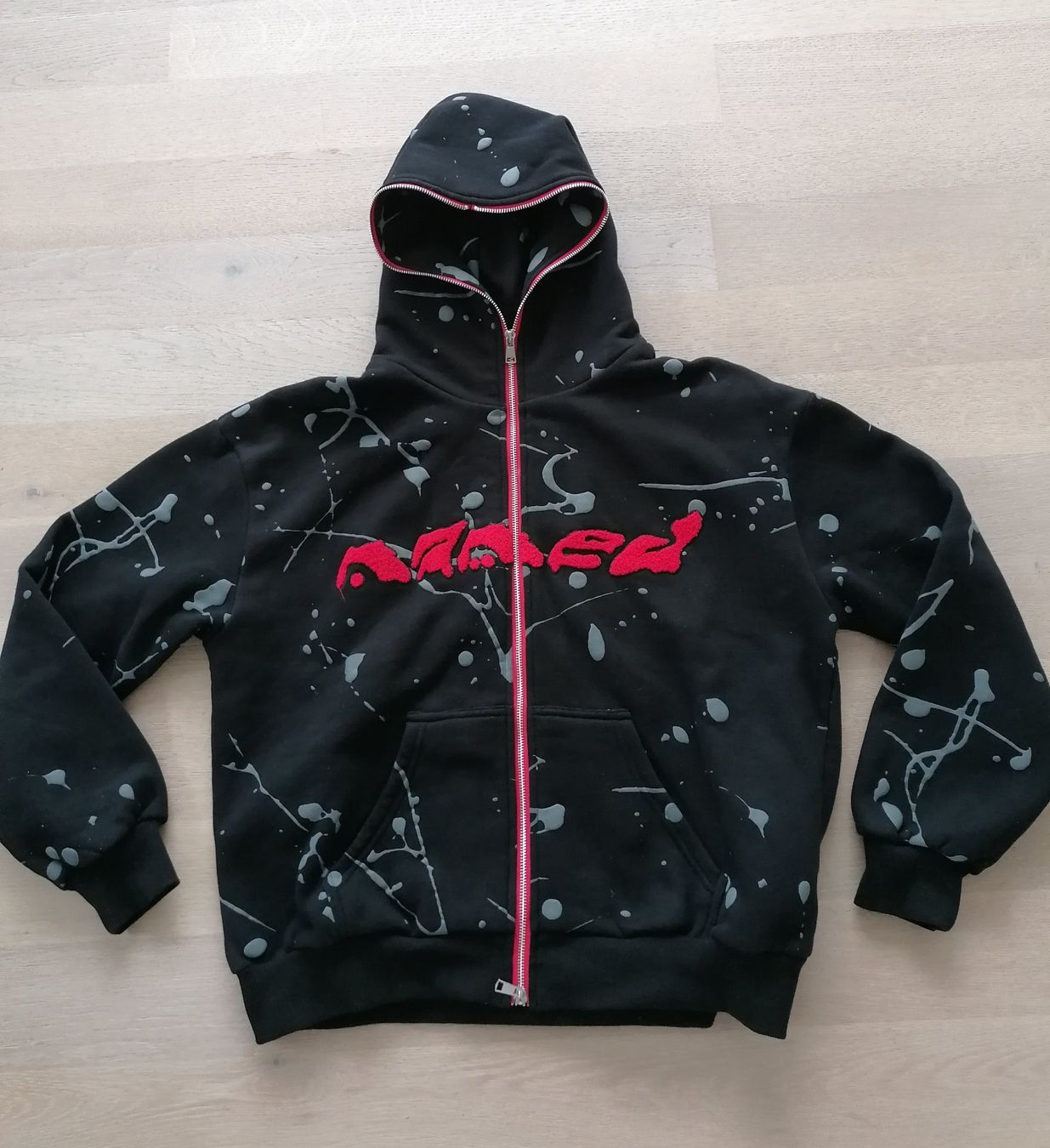 Giacche: Hoodie "Named Collective", schwarz-rot – Usato da Frauenfeld venduto da nico.jeva