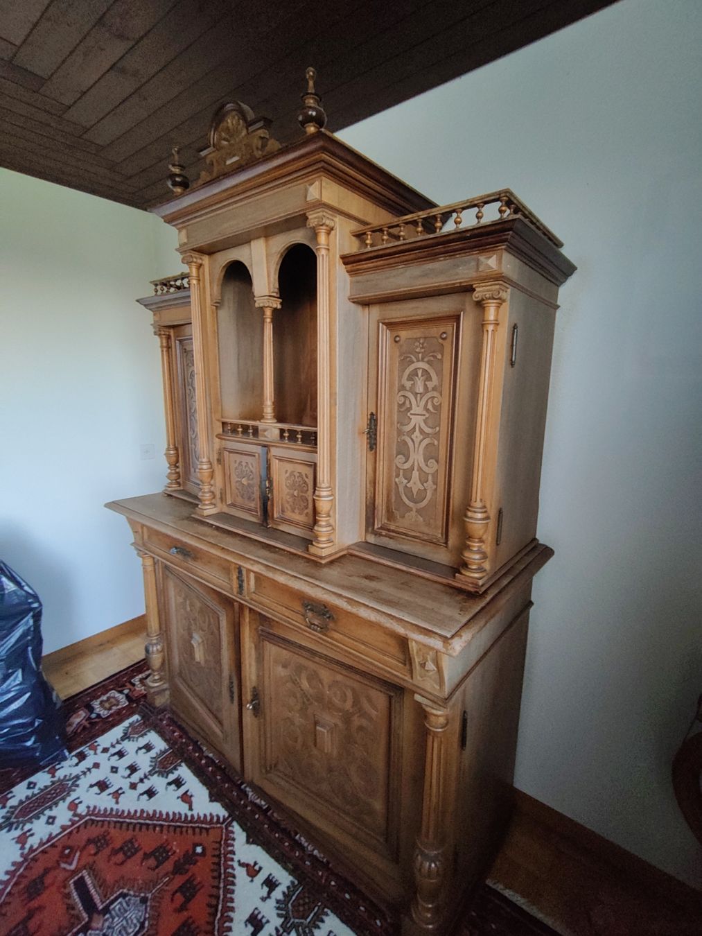 Credenze: Antiker Buffetschrank, Holz geschnitzt, rustikal, Vintage – Usato da Roggwil TG venduto da ers_9m72 5