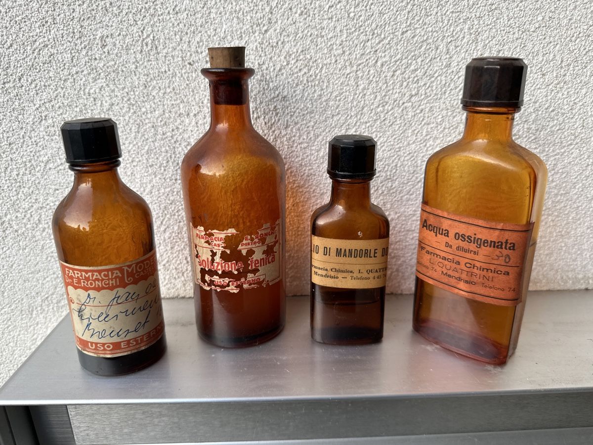 Accessori da laboratorio: Bottiglie da Farmacia – Usato da Morbio Inferiore venduto da Ecod