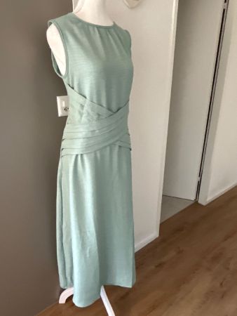 Langes Damenkleid grün Kreuzdesing eleganter Style Gr. M