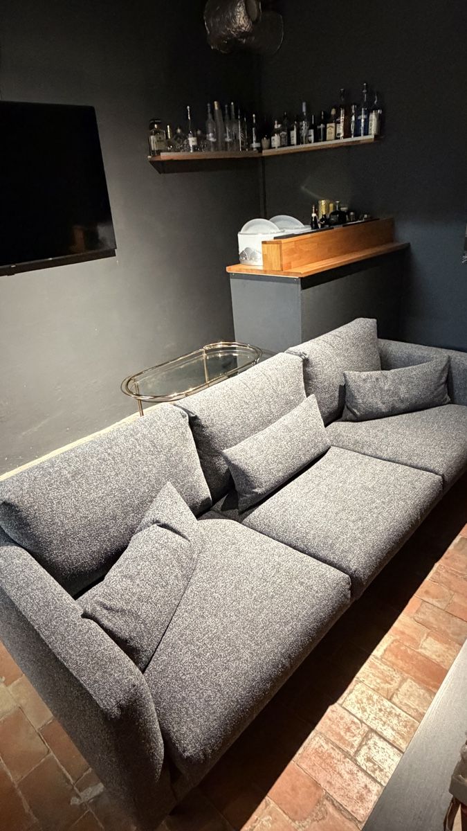 Sofas: 3er Sitzer Sofa  – Neu (gemäss Beschreibung) aus Basel von ari_y9pj 1