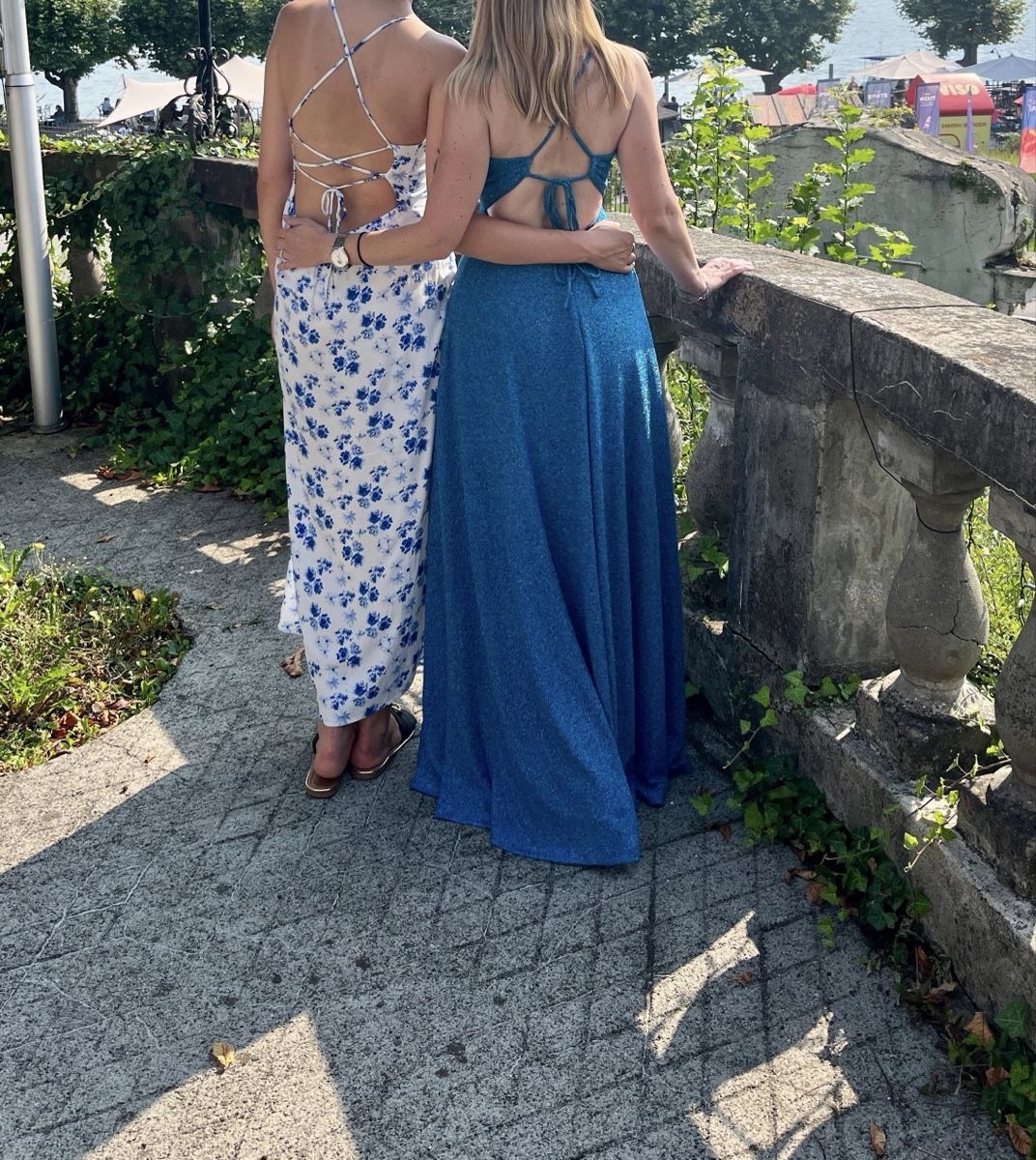 Kleider: Abendkleid – Neu (gemäss Beschreibung) aus Küssnacht am Rigi von Wir-3 2