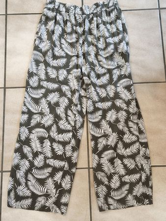 Chicoree Hosen Grösse S mit Blattmuster 100% Viskose