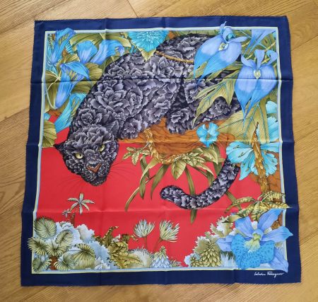 Salvatore Ferragamo Seidenfoulard, neu in Originalverpackung