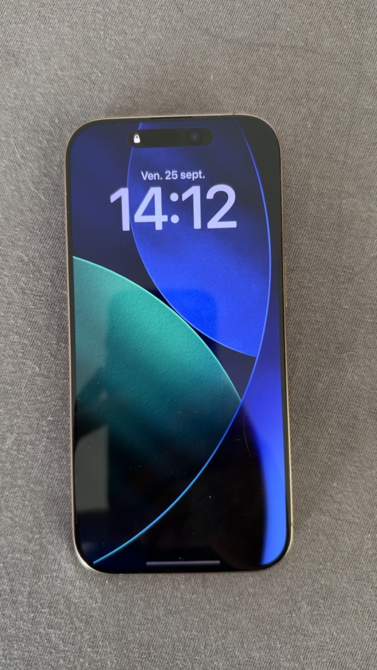 Apple Telefoni cellulari / Smartphones: Iphone 16 pro 128 giga Titane désert – Usato da Bulle venduto da sof_px5r 1