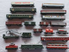 Lima Eisenbahn mit 3 Loks, Trafo, 15 Wagen, Schienen, div.