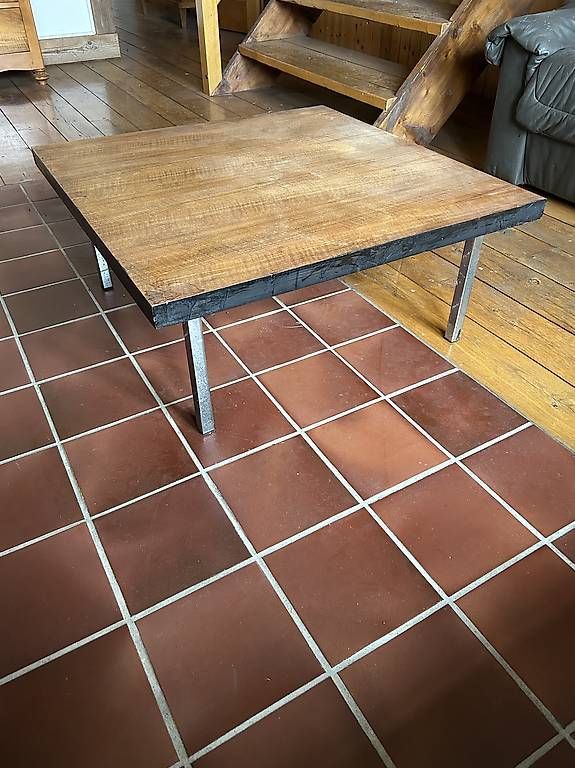 Tische: Table en bois carrée – Gebraucht aus Combremont-Petit von gib_6sl7